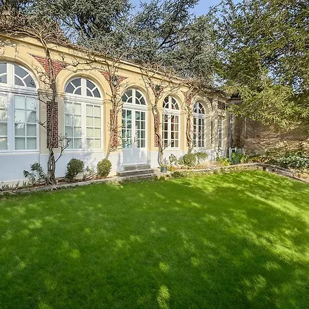 Pensión L'orangerie White-palacio